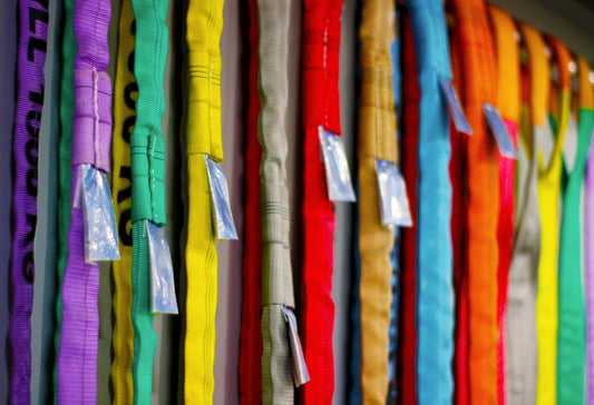 DIN EN 1492-2: Norm für Hebebänder aus Polyester